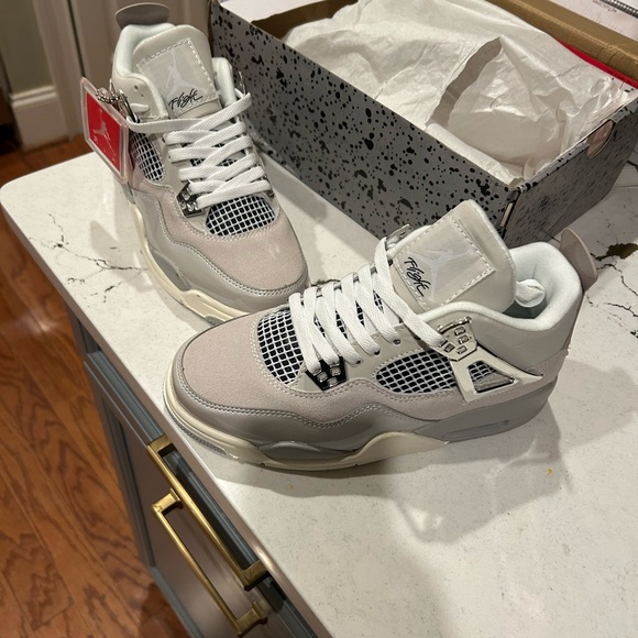 Nike Air Jordan 4 Retro - Picture 5 of 8